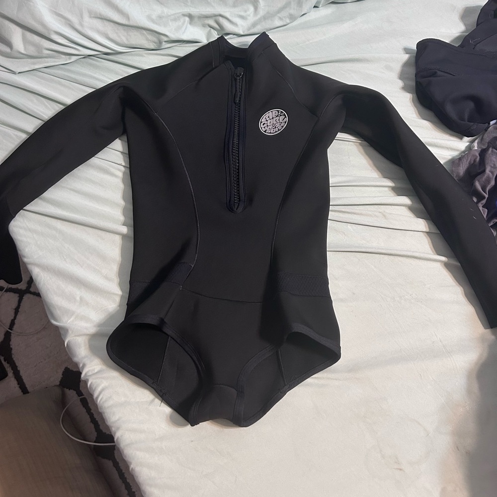 Rip curl women’s wet suit size 8